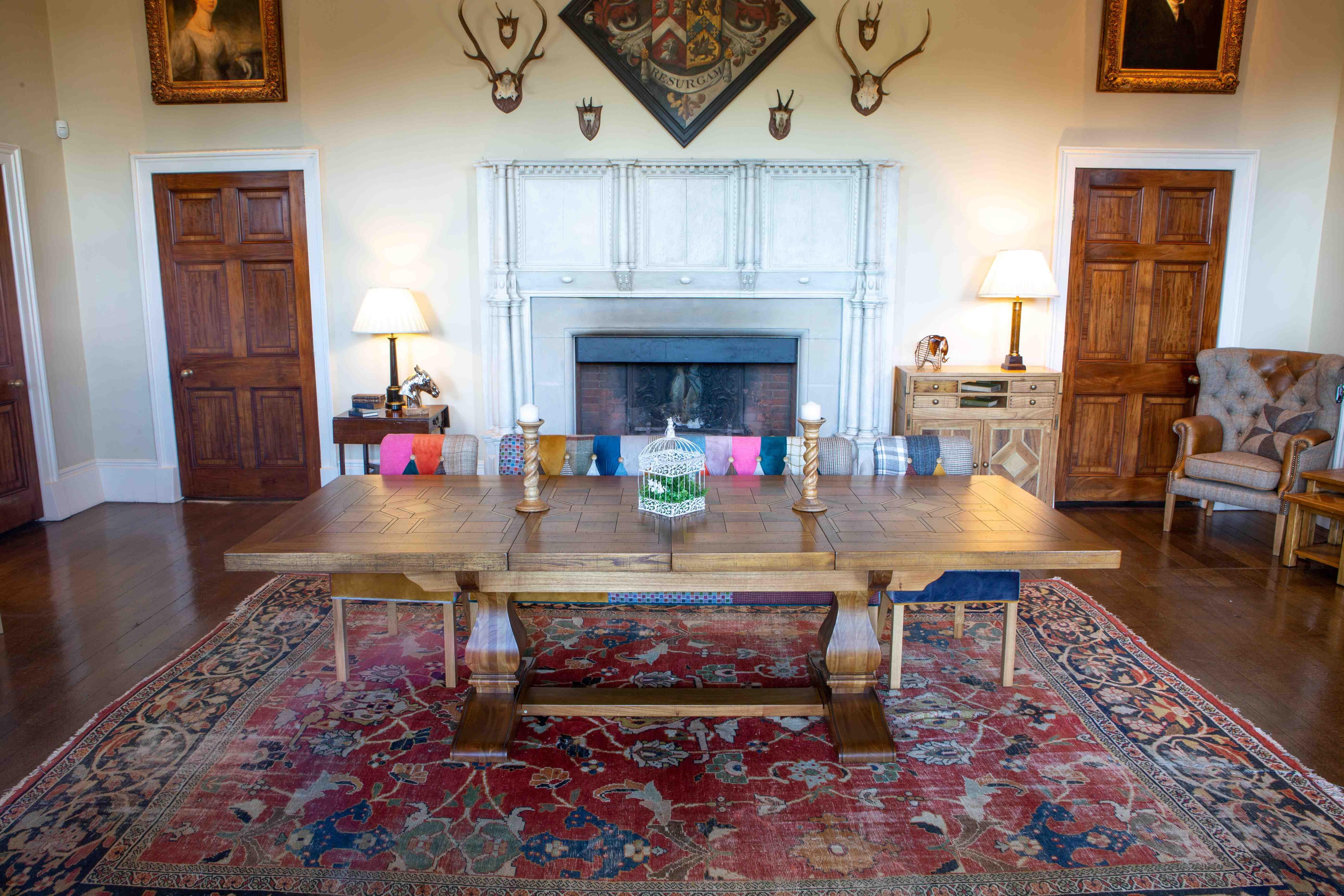 La Rochelle  (1800) Extending Dining Table